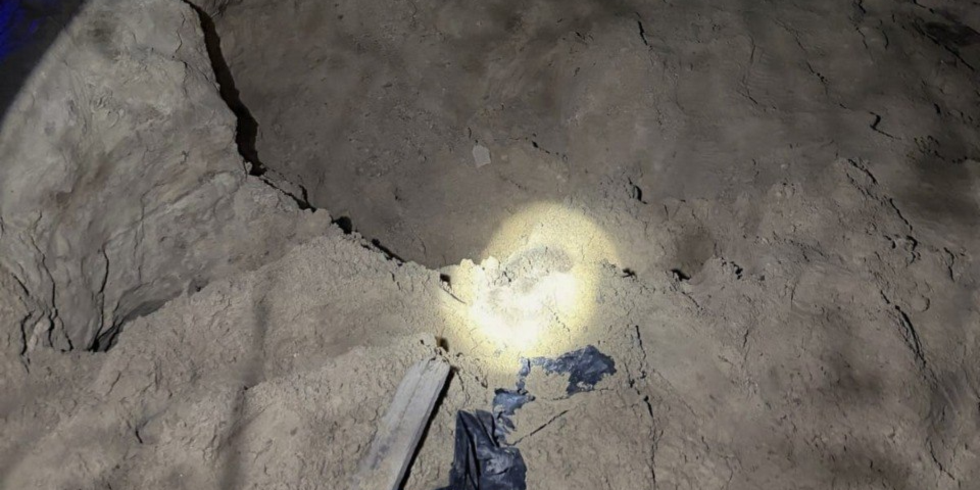 В Бородянке Киевской области 11-летнего мальчика засыпало песком, он погиб