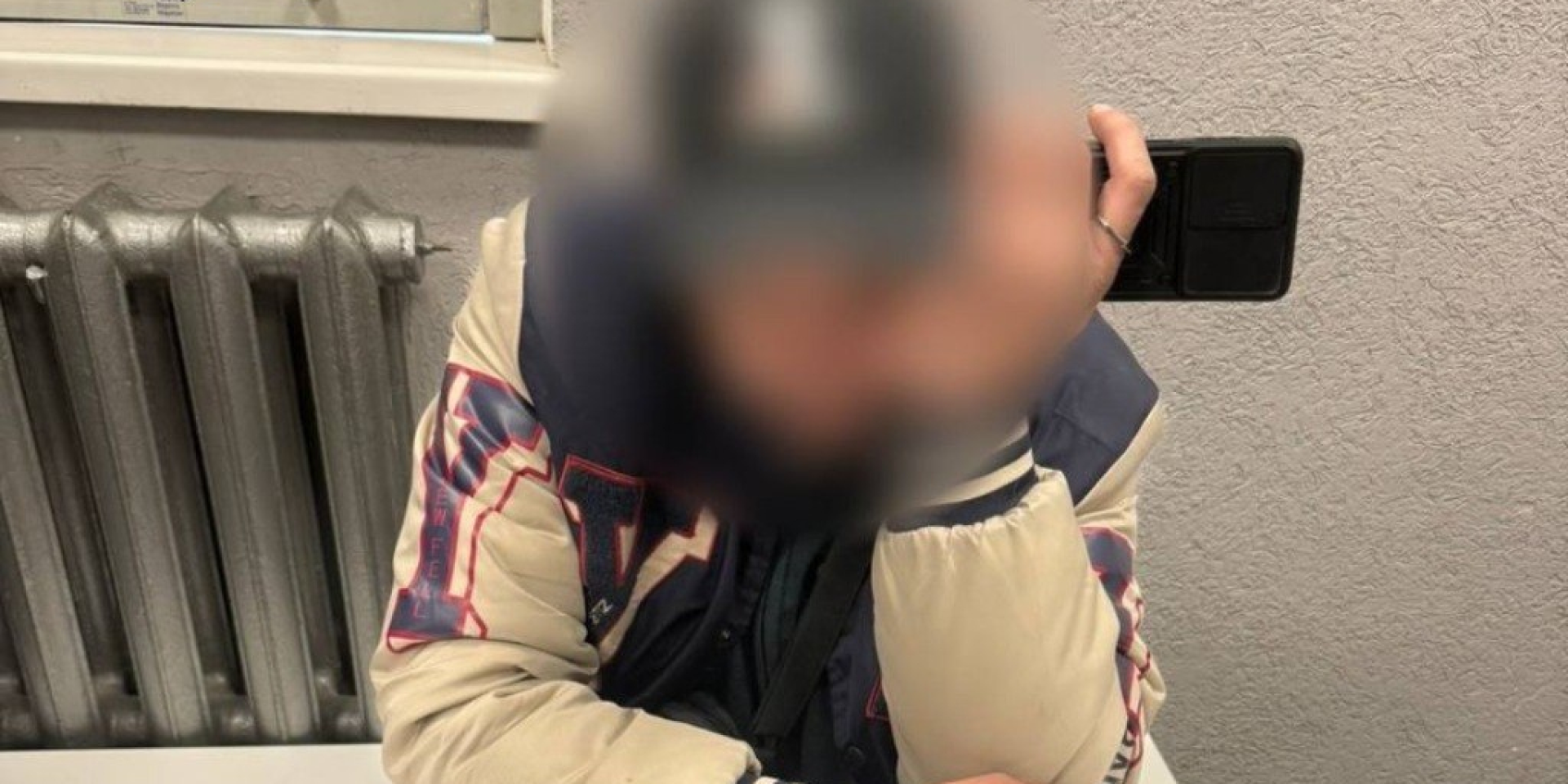 Мужчина из-за кофе совершил кражу и угрожал продавщице ножом (Фото: Полиция охраны Львовской области)