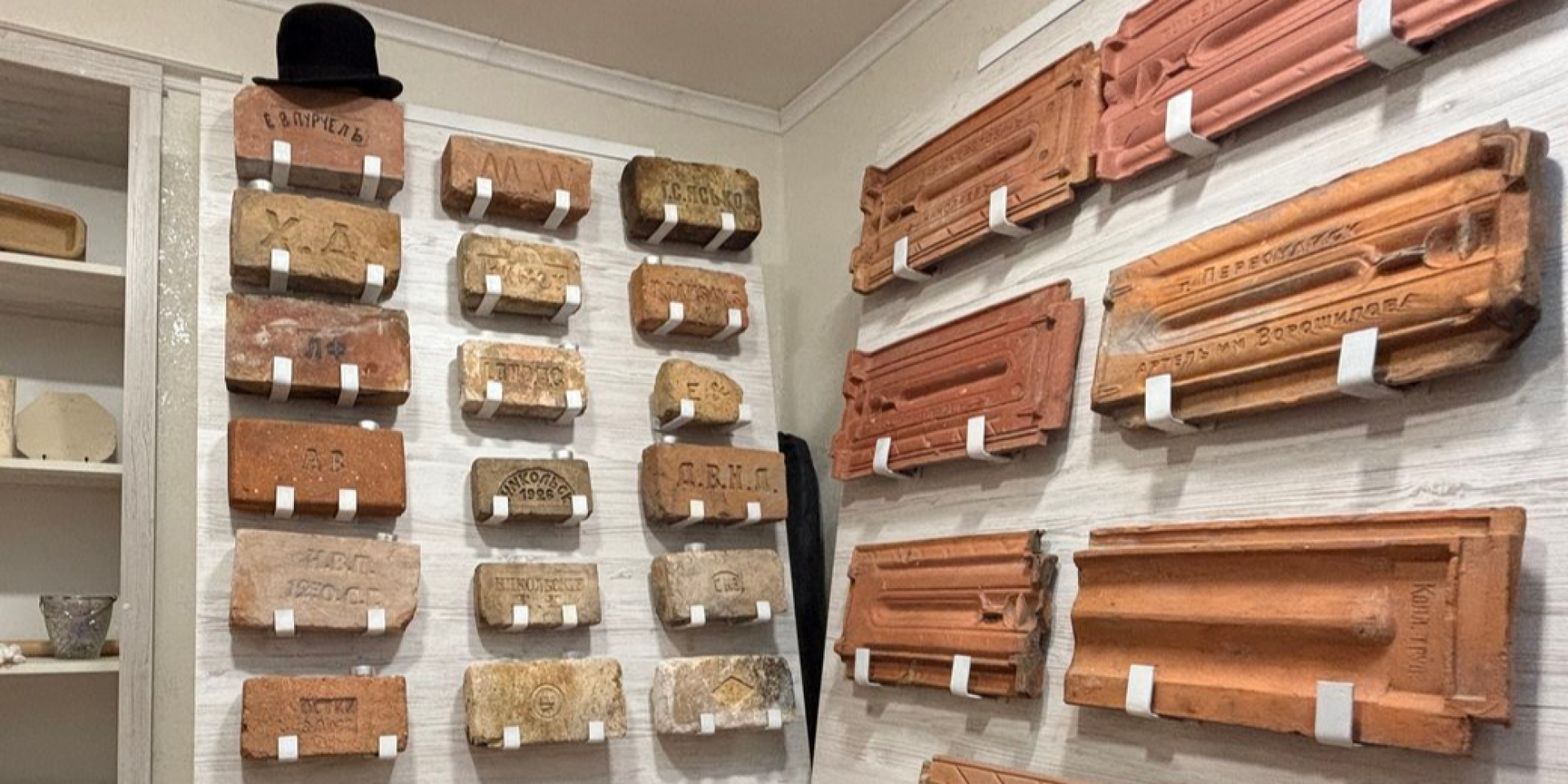 Редкий кафель и черепица. На Николаевщине женщина собрала коллекцию старинного кирпича