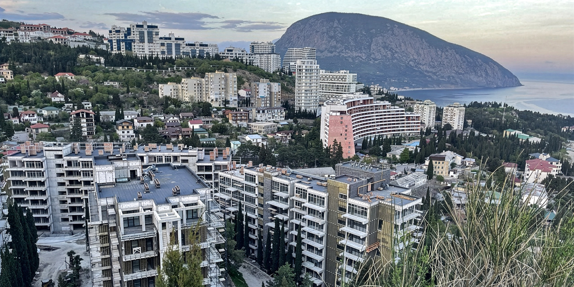 Усе узбережжя Криму активно забудовують (Фото: DR)