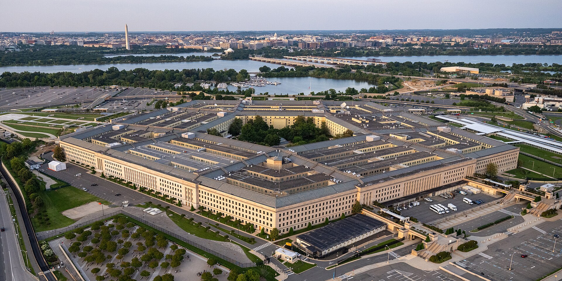 Технічна вразливість Пентагону. Збій Starlink паралізував випробування військових дронів США