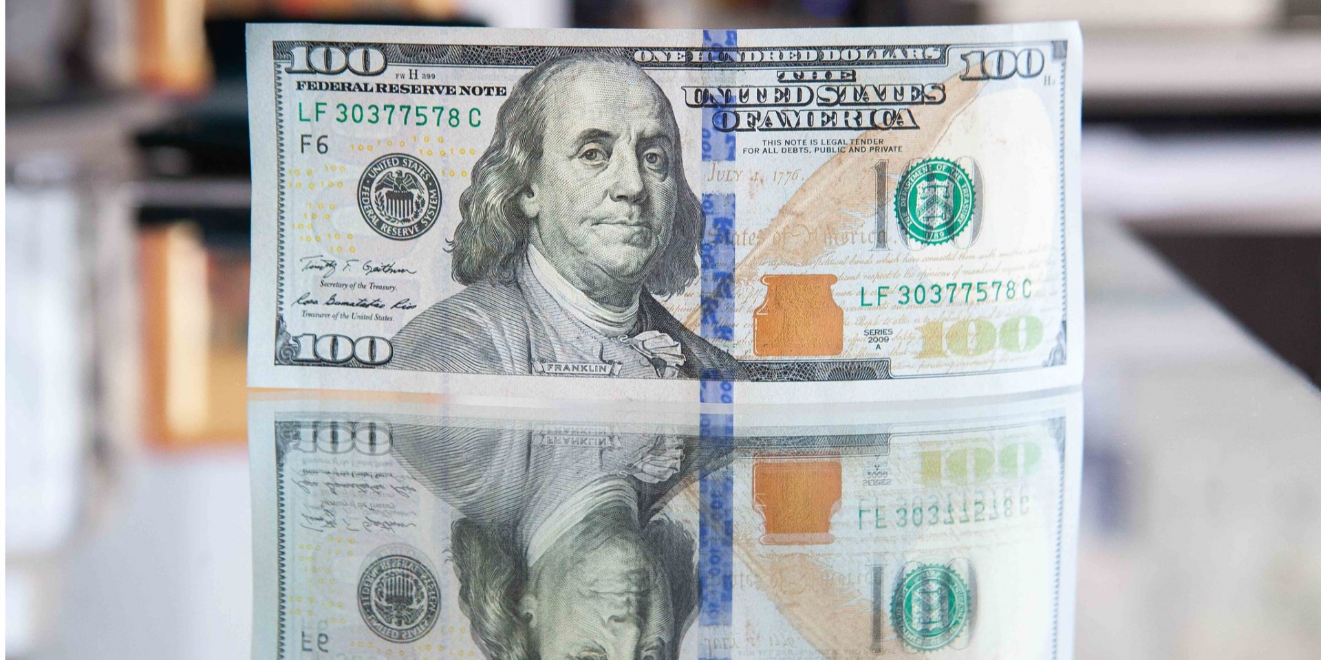 На границе с Польшей у украинки нашли 100 долларов, которые превышали норму радиации почти в 2 тысячи раз