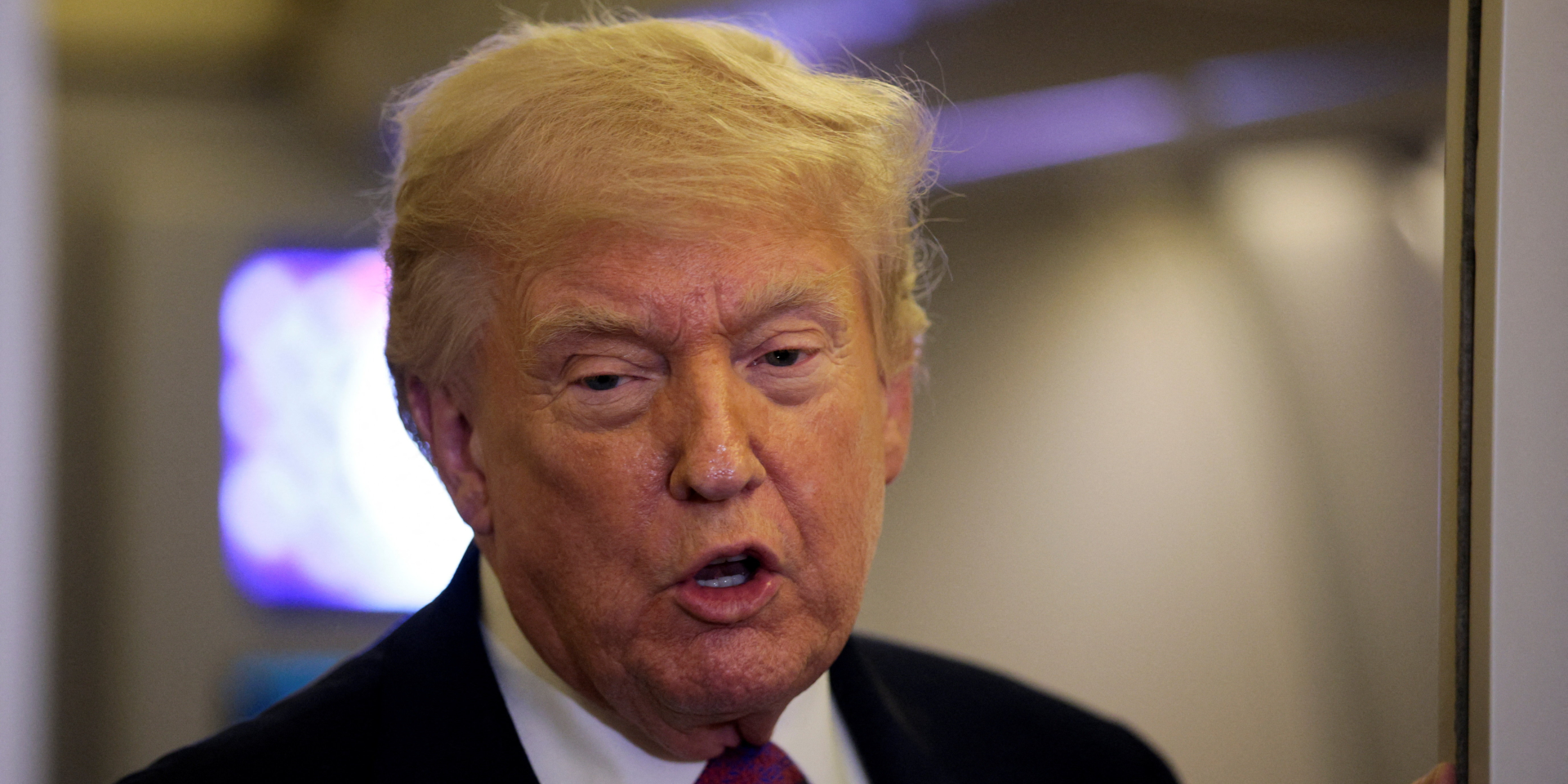 «Придется снова сбрасывать бомбы». Трамп заявил, что может не продлить перемирие с Ираном, если соглашение не удастся заключить до 22 апреля