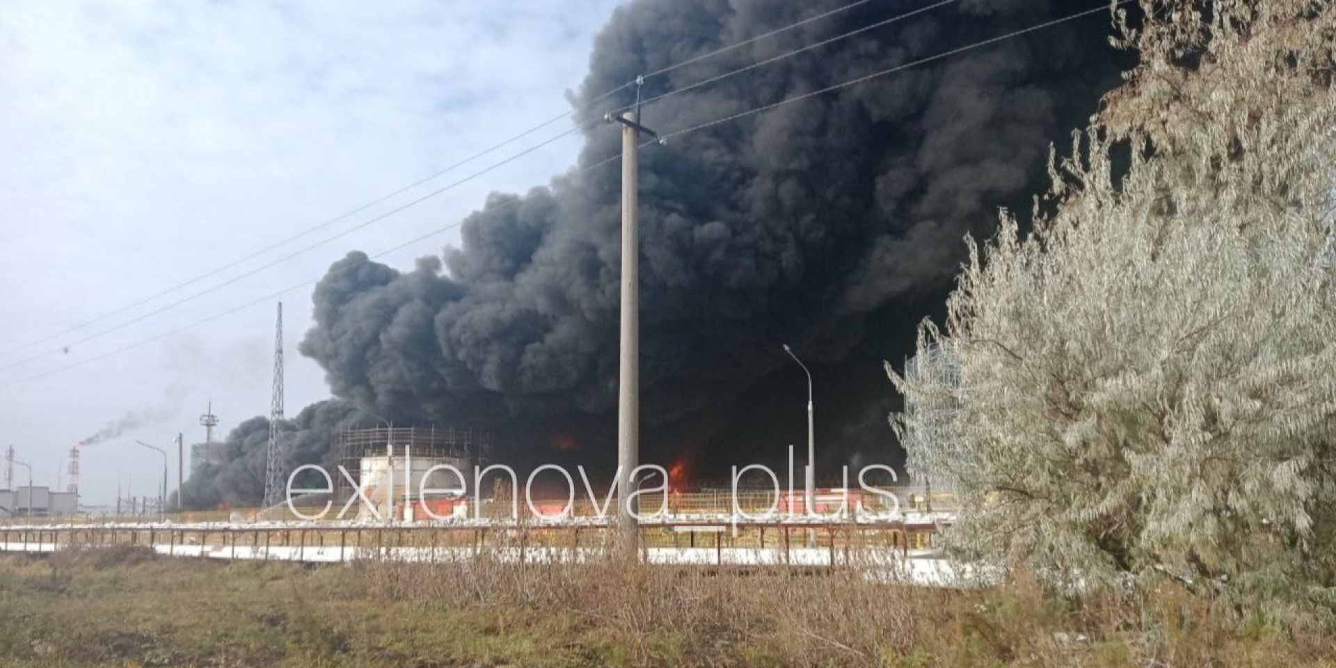 Fire at the Novokuibyshevsk refinery after a drone attack on April 18, 2026 (Photo: Exilenova+/Telegram)