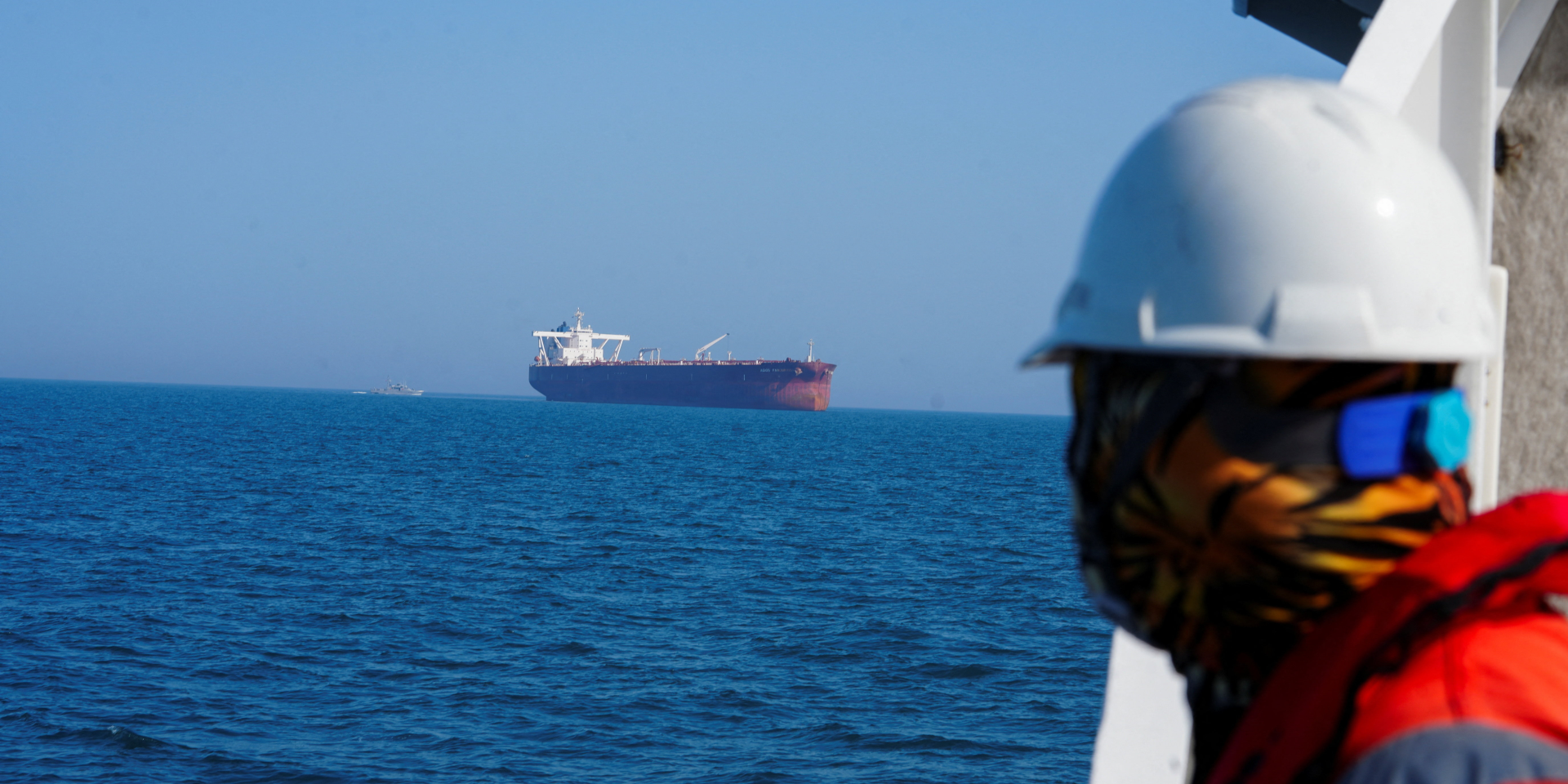 Суда с более 8 млн баррелей нефти развернулись перед Ормузским проливом, несмотря на заявления о его разблокировании — Bloomberg