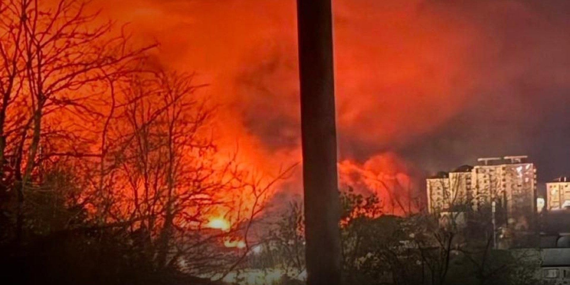 A fire in Tuapse (Russia) following a Ukrainian drone attack on an oil refinery overnight into April 16, 2026 (Photo: General Staff of the Armed Forces of Ukraine)