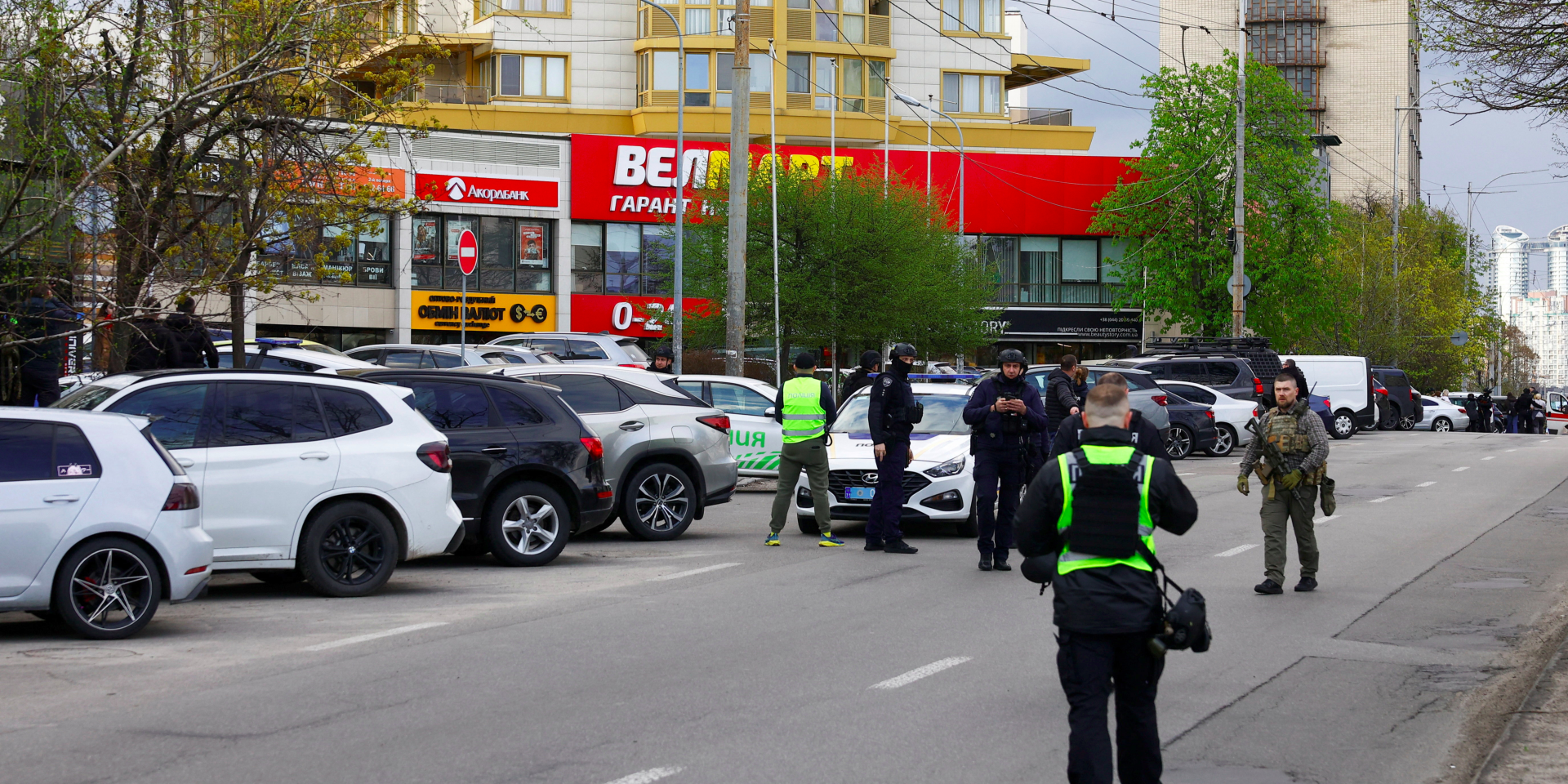 Walmart supermarket where shooter was eliminated (Photo: REUTERS/Valentyn Ogirenko)