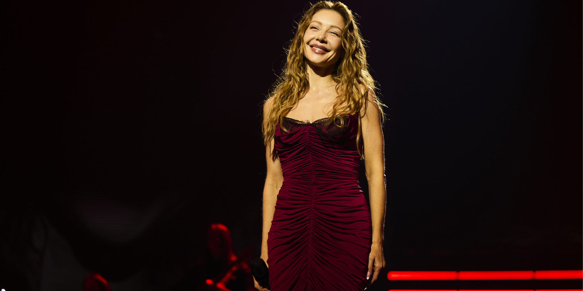 За 43 тысячи гривен. Тина Кароль на премии YUNA появилась в изысканном платье от украинского бренда