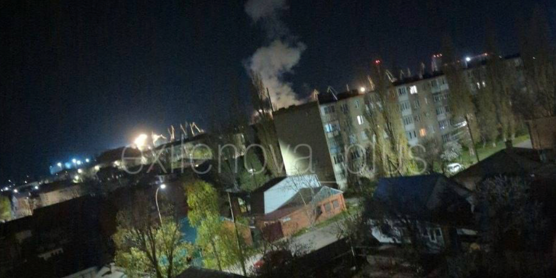 В районе порта Ейска прогремели взрывы, сообщают о пожаре