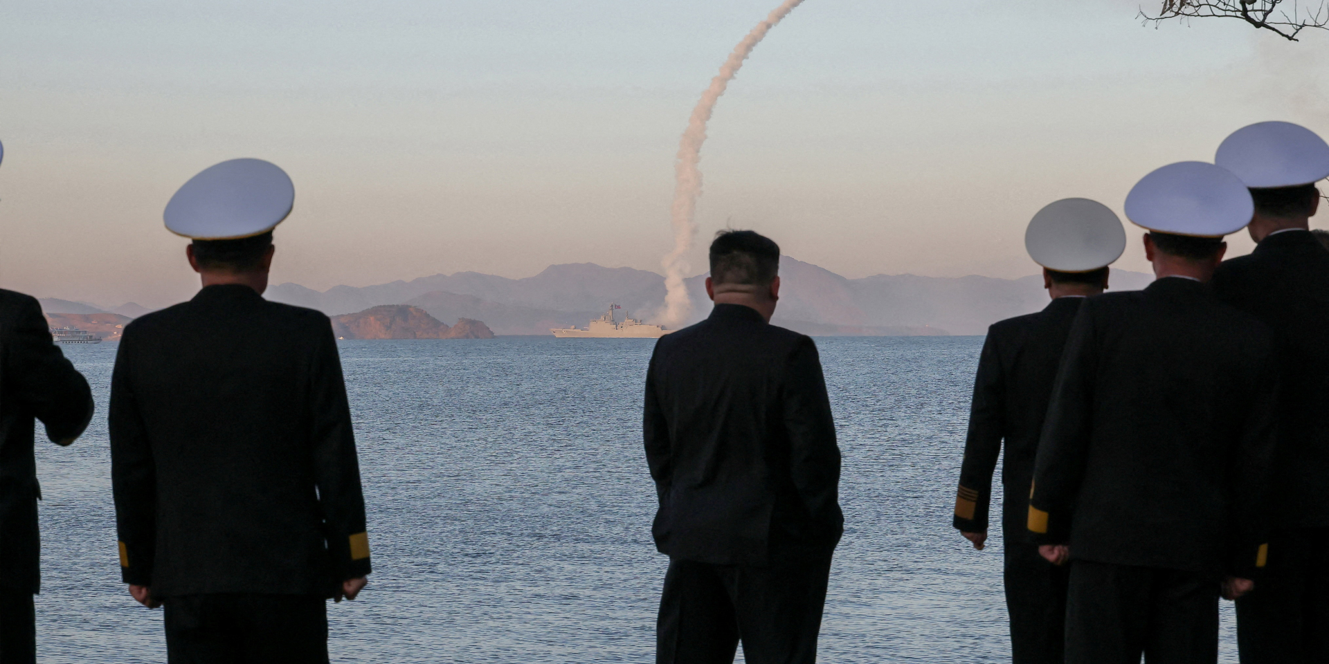 КНДР запустила несколько баллистических ракет в сторону Восточного моря