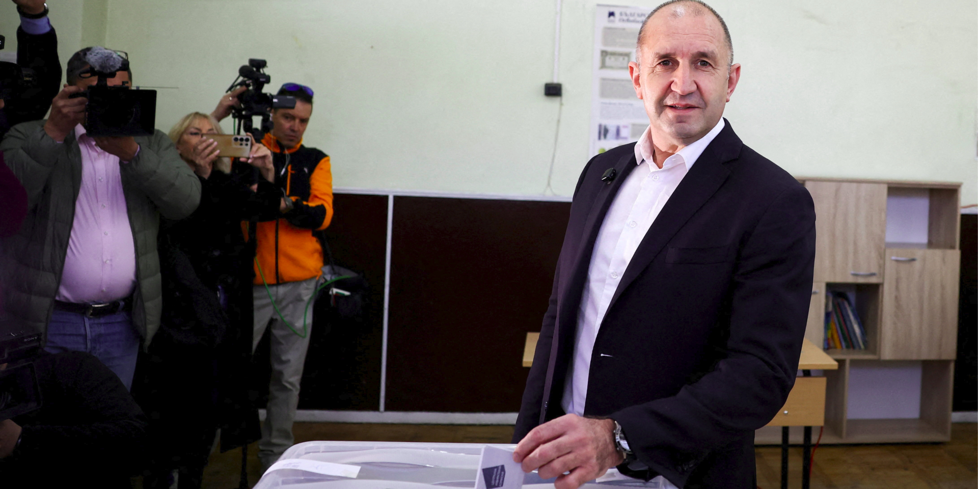 На выборах в Болгарии побеждает партия пророссийского экс-президента Радева — экзитполы