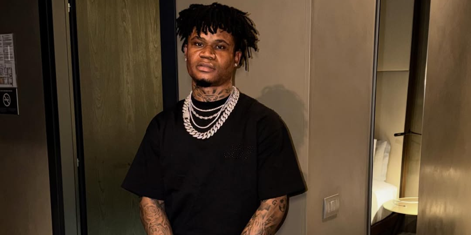 Нападающий Вероны Орбан подрался с фанатом после матча с Миланом — видео