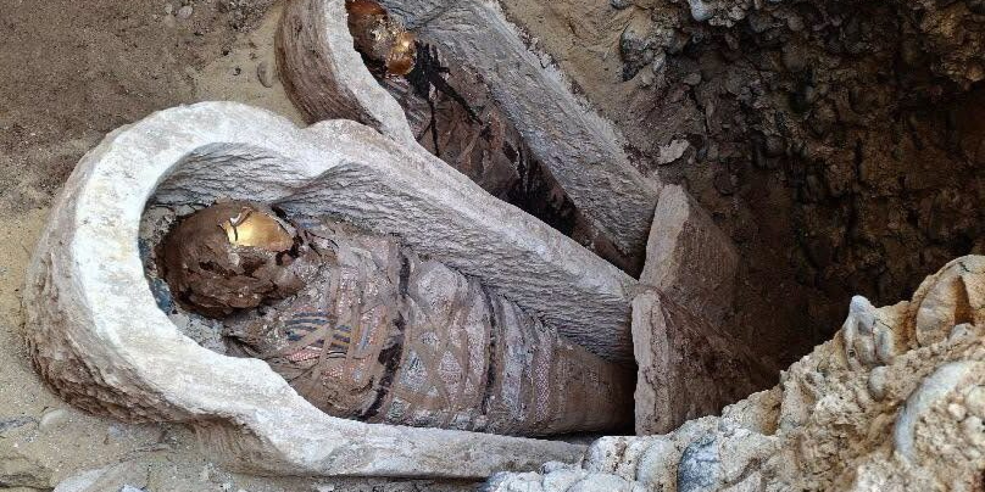 Гомер и мумии. В некрополе римской эпохи нашли папирус с Илиадой