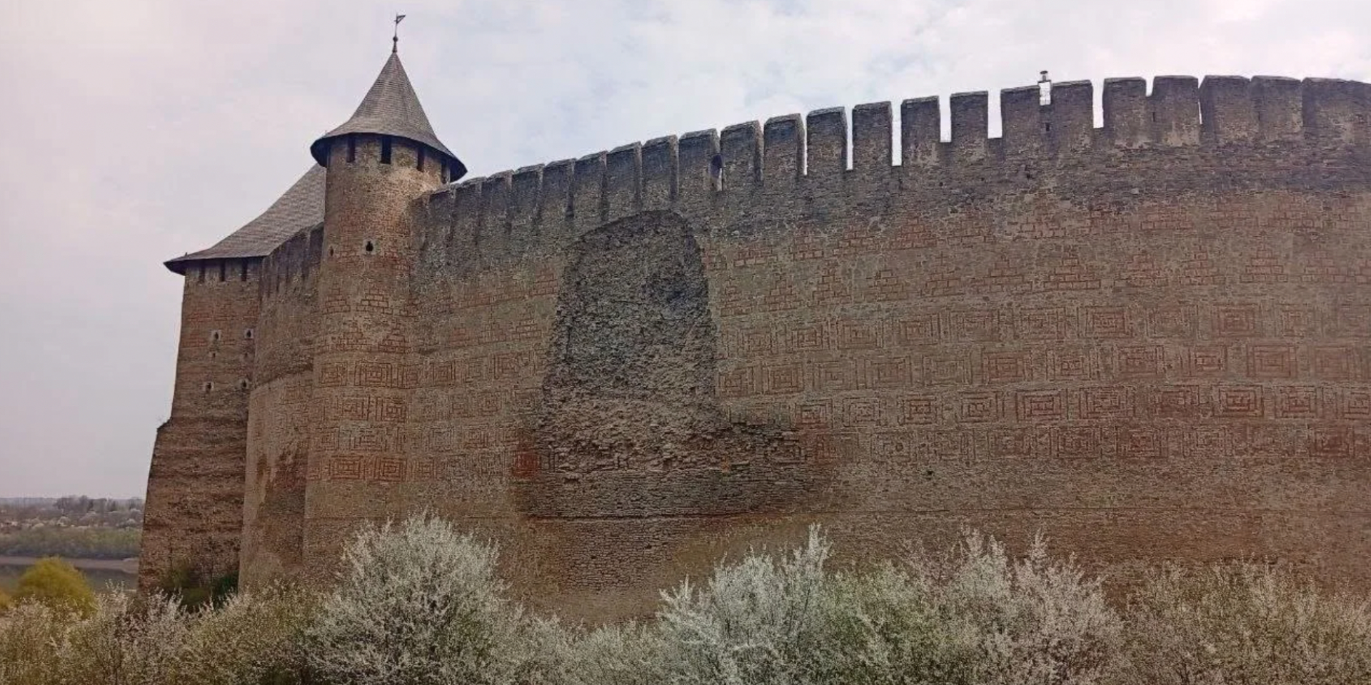 Может быть несколько причин: почему обвалилась часть стены Хотинской крепости