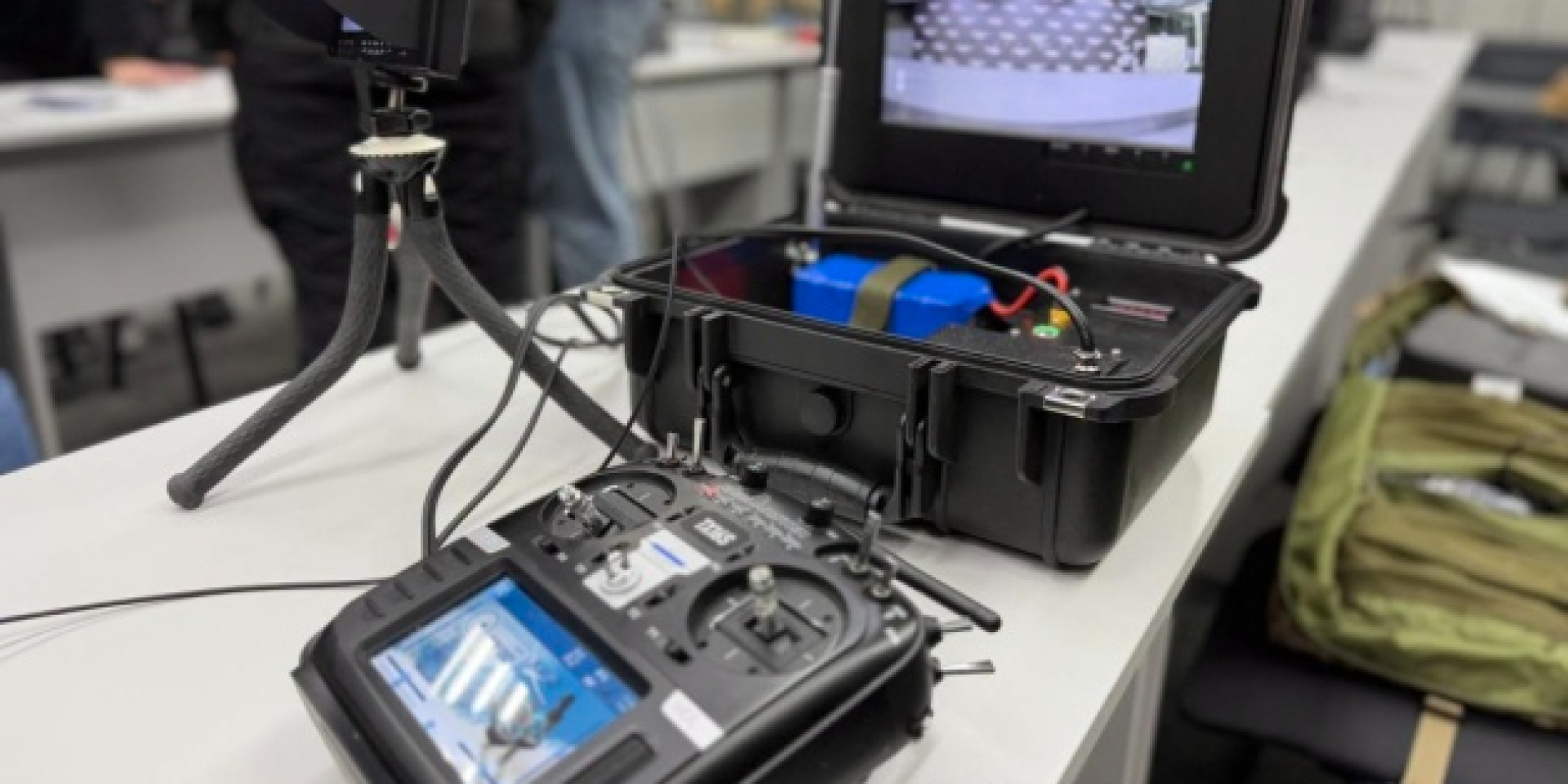 «Убираем зоопарк решений». На фронте появится универсальная наземная станция для управления оптоволоконными дронами — Федоров