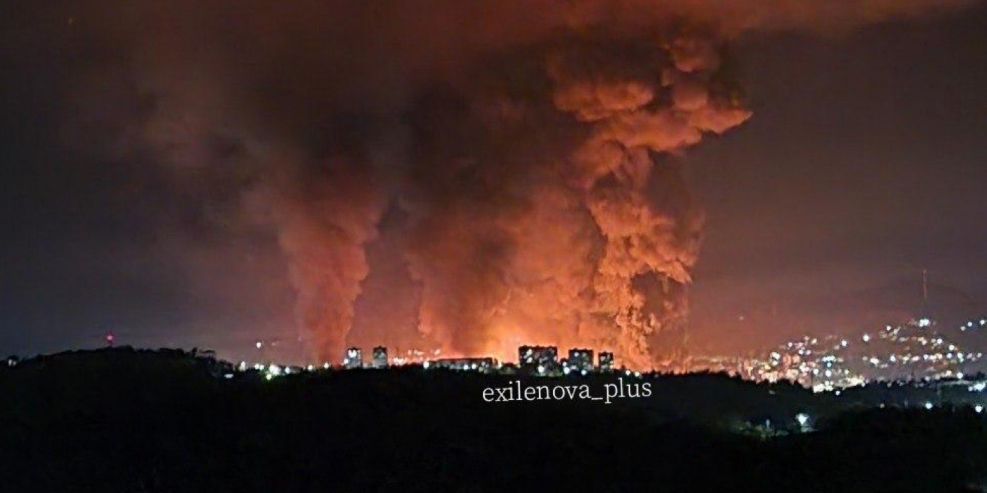 В Туапсе после масштабной атаки дронов продолжает пылать НПЗ после масштабной атаки дронов