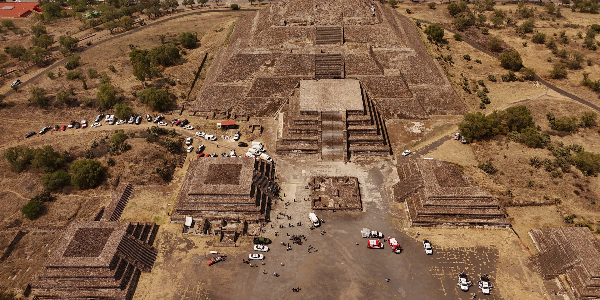В Мексике мужчина открыл огонь по туристам возле древних пирамид: есть погибшая, 13 раненых
