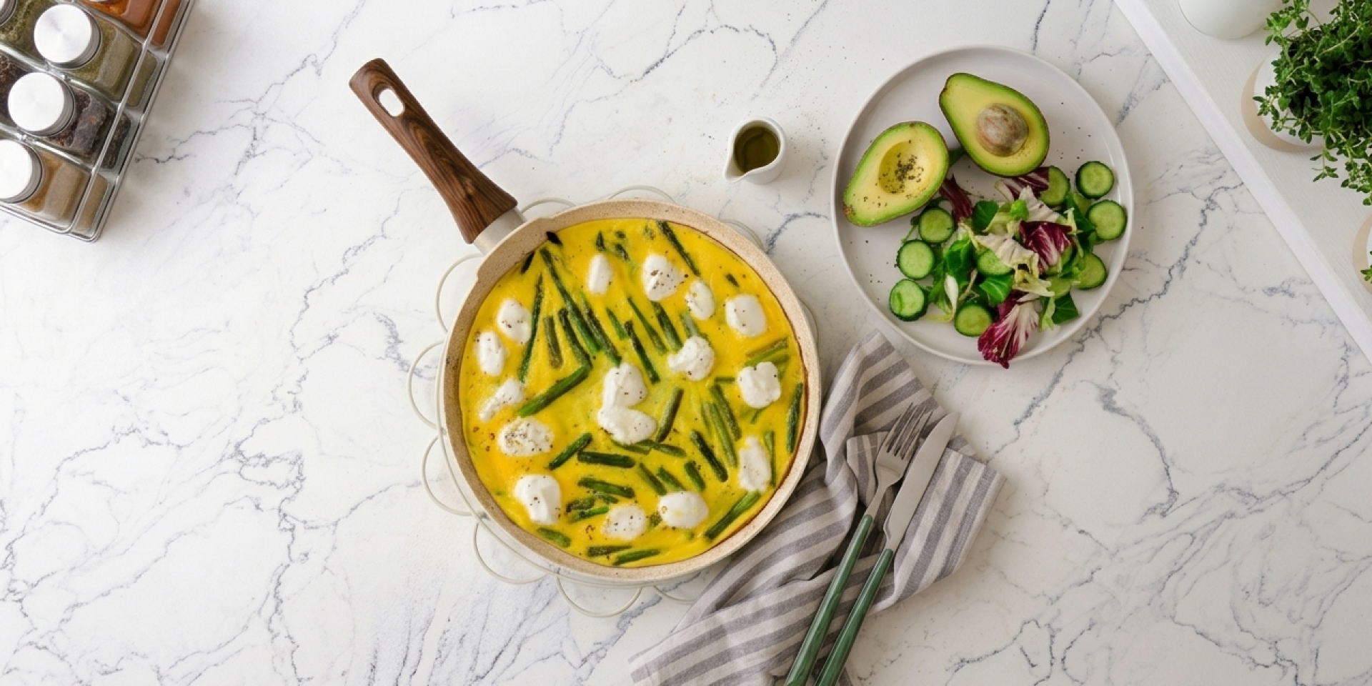 Со спаржей, рукколой или шпинатом. Семь рецептов завтраков, которые стоит приготовить этой весной