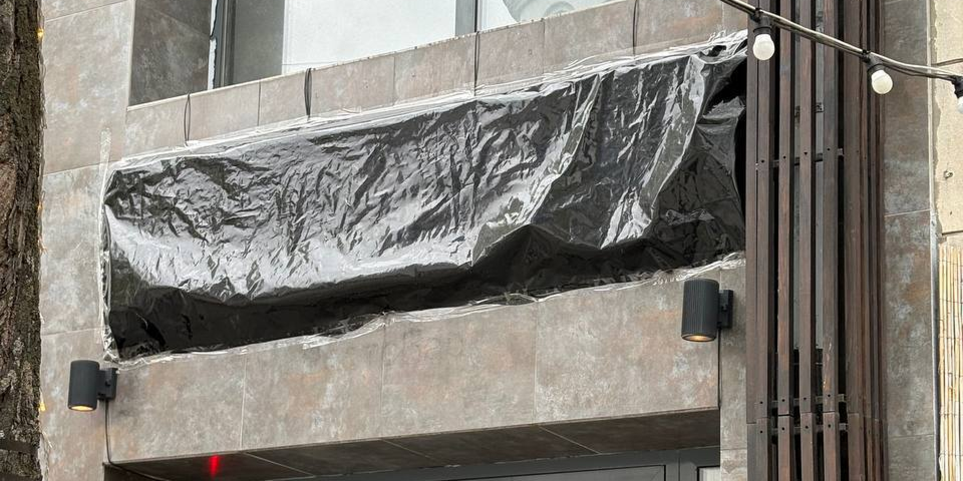 BROT напротив церкви. Новое заведение в Житомире еще не открыли, а уже спрятали вывеску из-за жалоб горожан