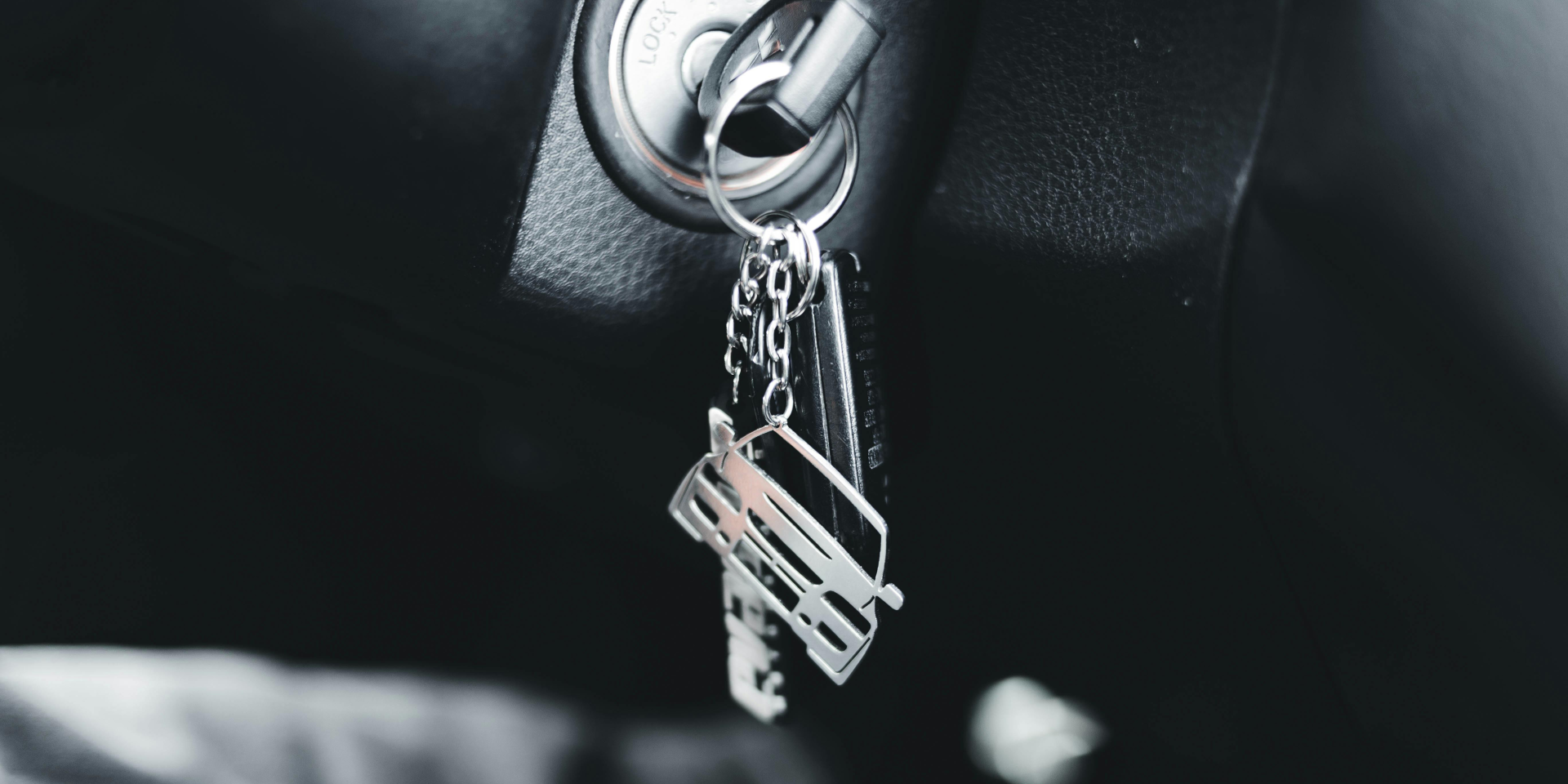 Почему заклинило замок зажигания на машине и как его разблокировать