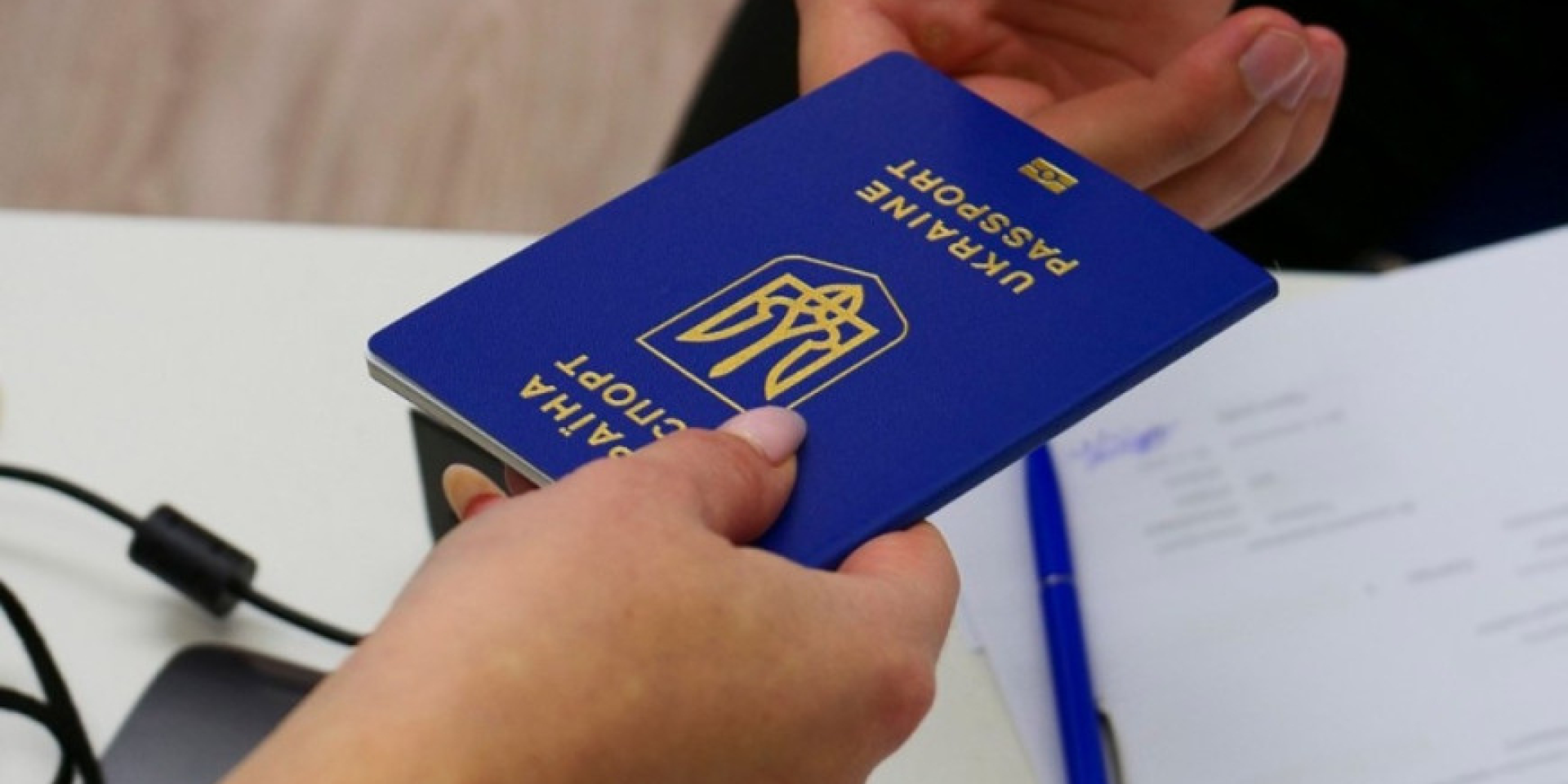 Как оформить загранпаспорт в посольствах и консульствах Украины — инструкция от МИДа