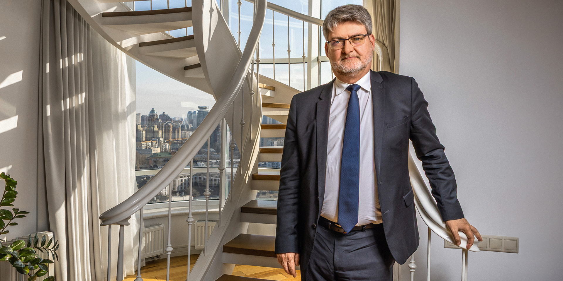 «Украинцы дают нам философский урок». Посол Франции — о том, что для гражданских в Киеве является самым страшным, и своем самом большом достижении