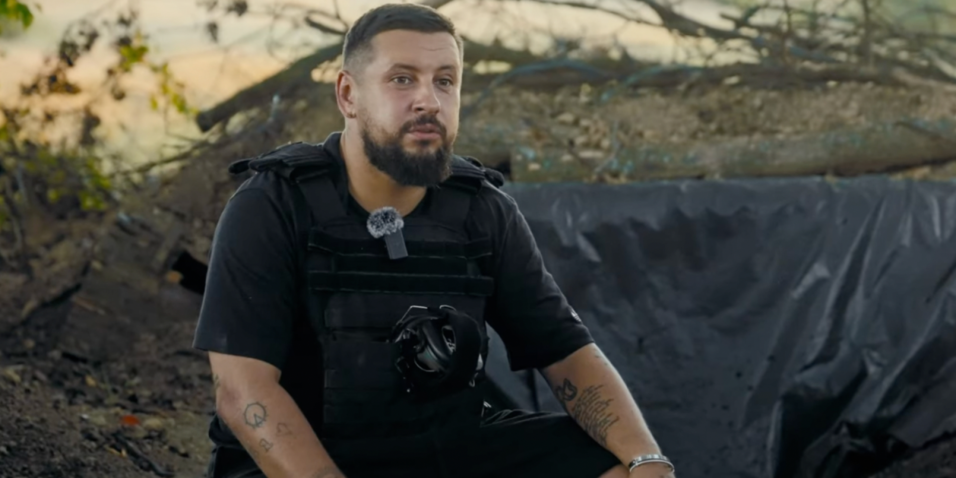 Занурився в армійські будні. MONATIK провів кілька днів з десантниками та записав з ними спільну пісню