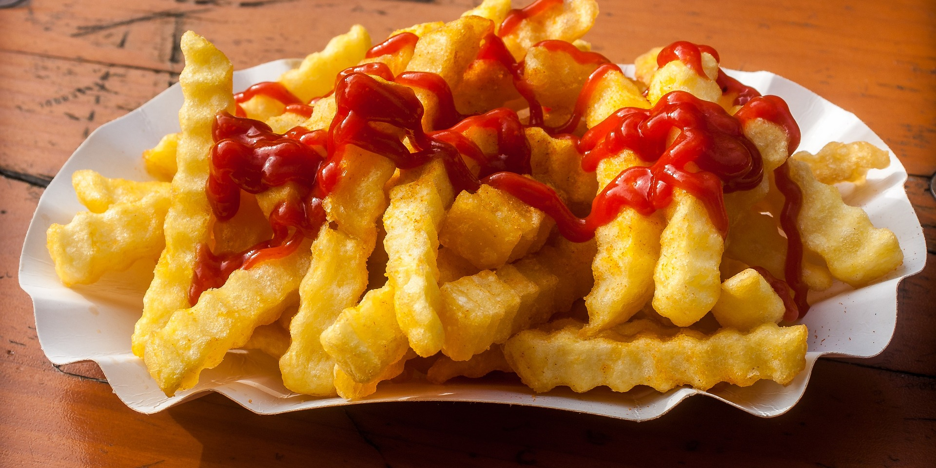 Считались опасными. Вовсе не помидоры были основой первого кетчупа — из чего же его готовили