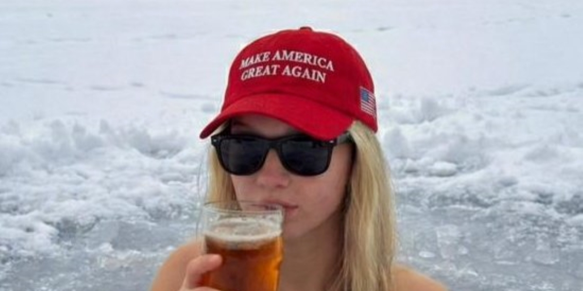 Индийский студент заработал тысячи долларов, продавая фотографии сгенерированной ИИ MAGA-блондинки