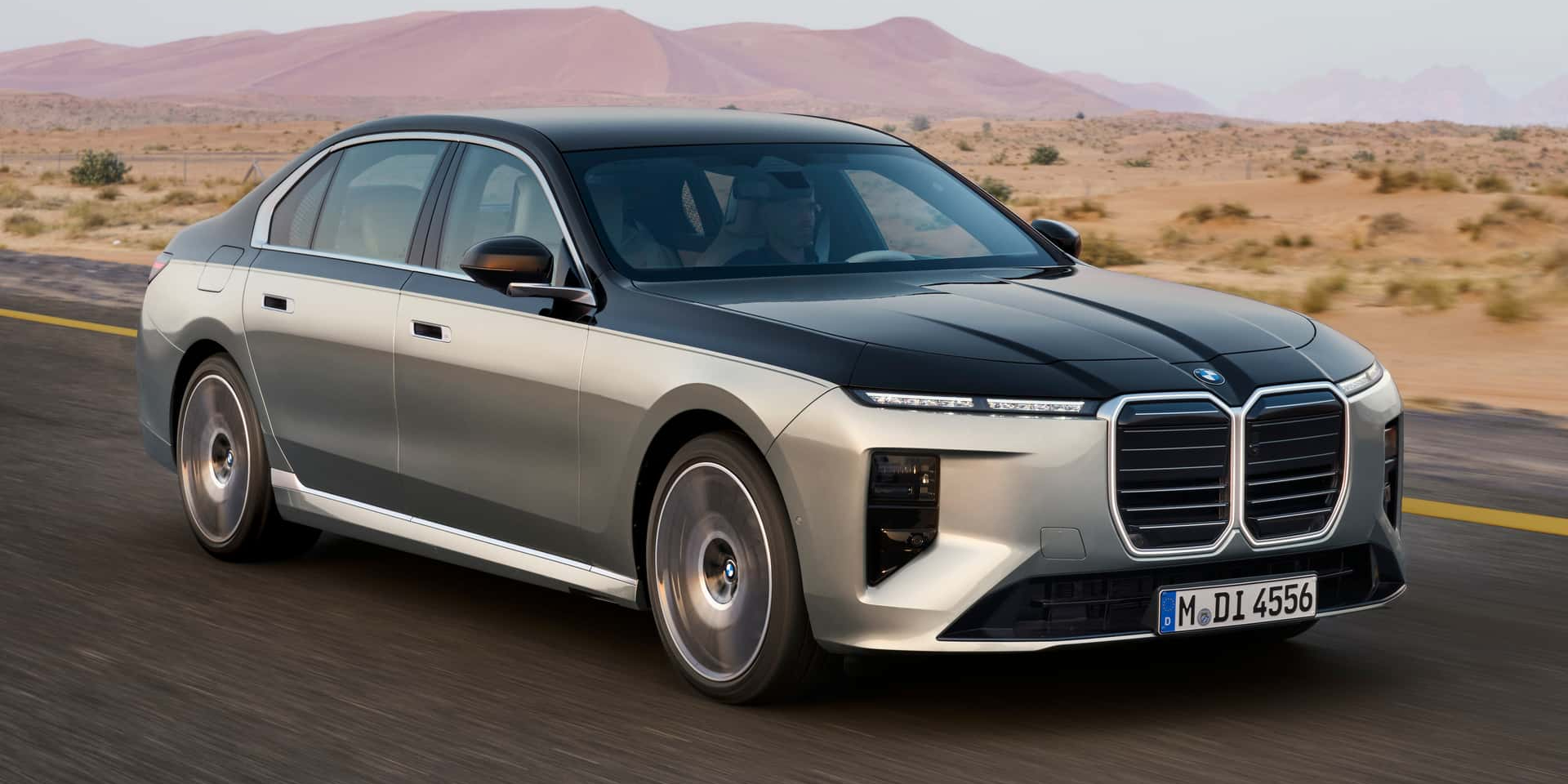 Больший запас хода. BMW представила обновленную 7-ю серию с переработанным салоном