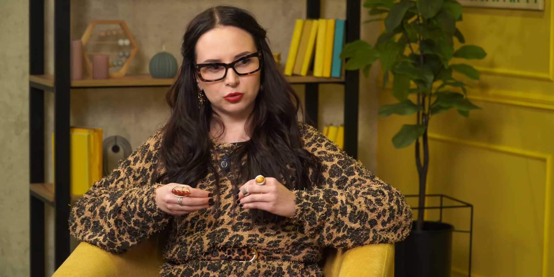 Емма Антонюк обурила Мережу словами про ВПО (Фото: Скріншот відео YouTube-каналу Це Ніхто Не Буде Дивитись)