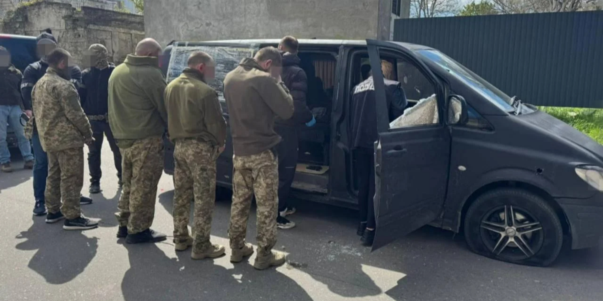 Скандал с разоблачением сотрудников ТЦК в Одессе. В составе группы вымогателей был также полицейский, его задержали — журналистка