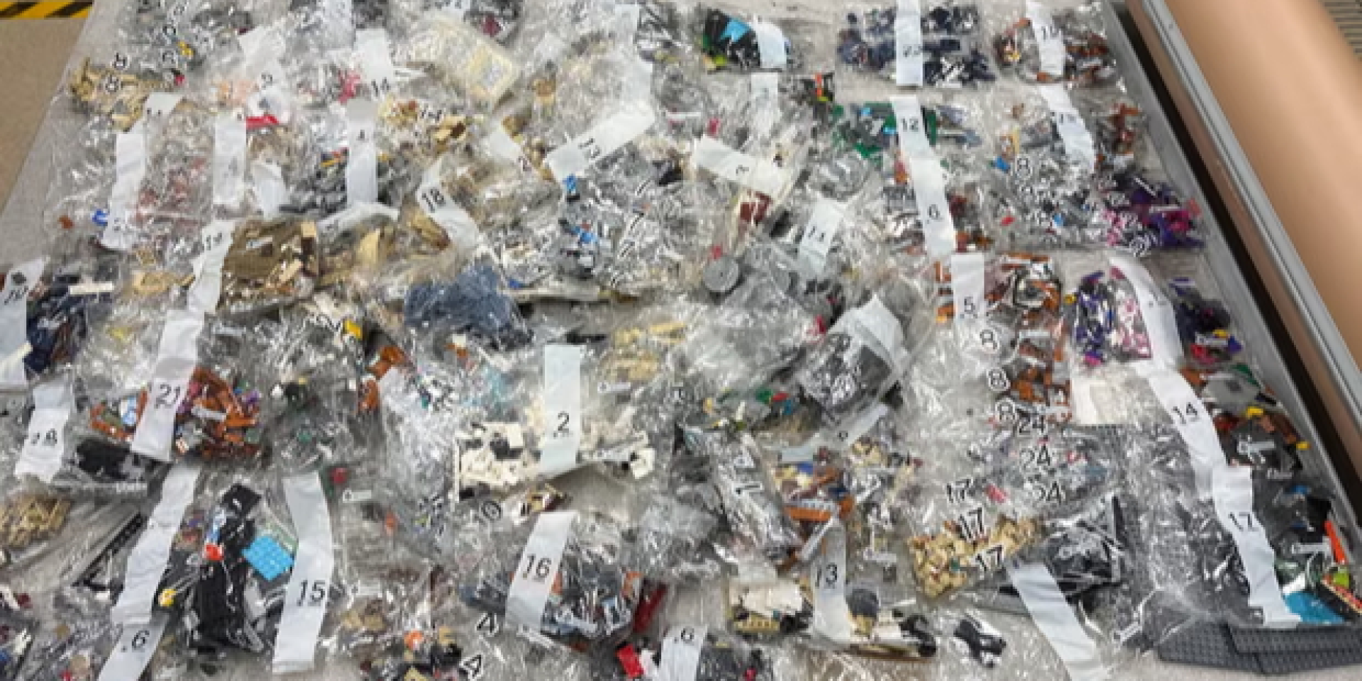 В США мужчина подменял детали из наборов LEGO макаронами — так он наворовал конструкторов на 34 тысячи долларов