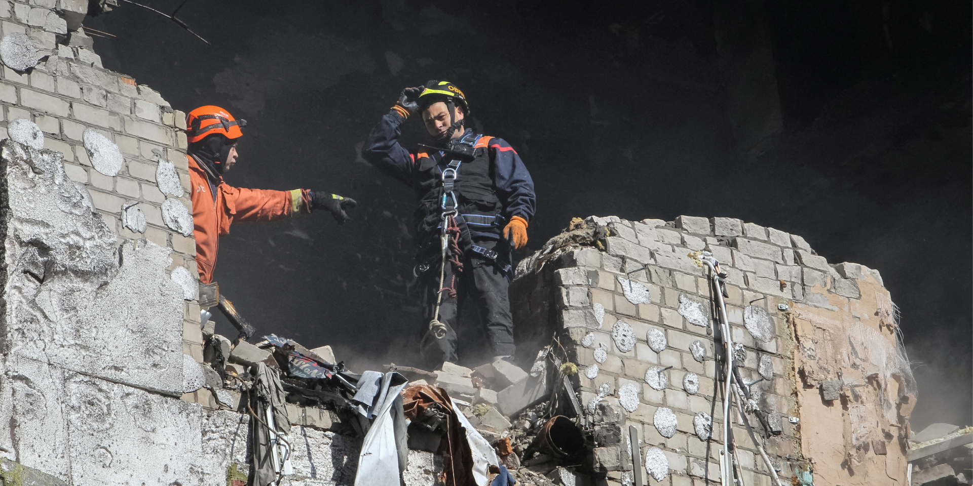 Из-под завалов достали тело девушки: в Днепре увеличилось количество погибших после ночного удара РФ, поисковые работы завершены