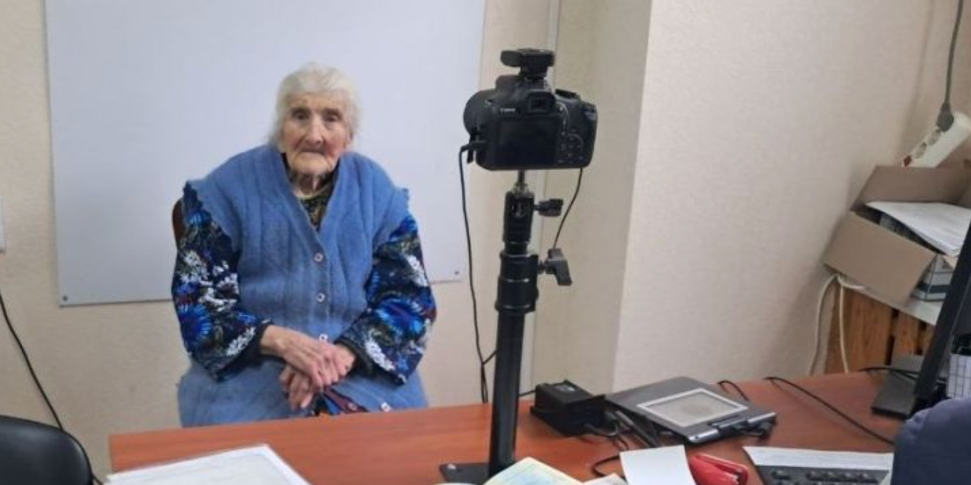 В Славянске 100-летняя женщина оформила загранпаспорт