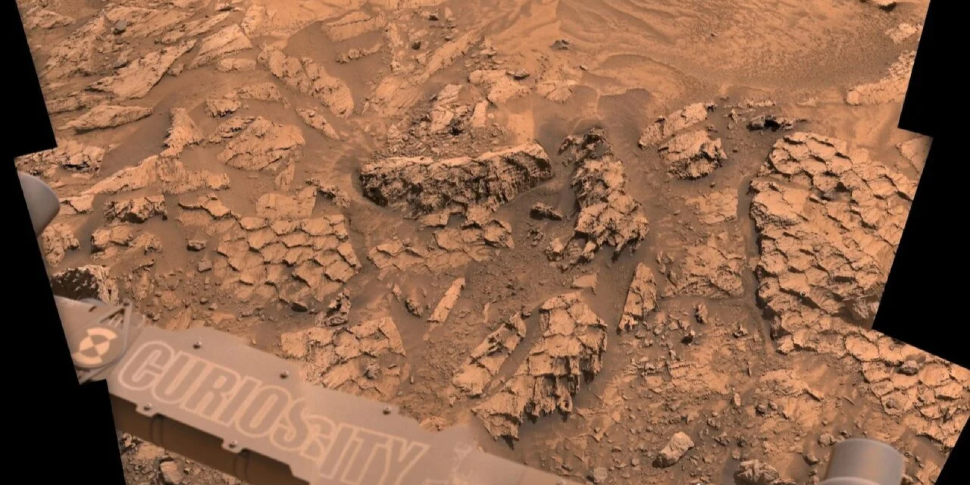 Чешуйчатые узоры Марса. Аппарат NASA обнаружил необычные образования в древнем кратере