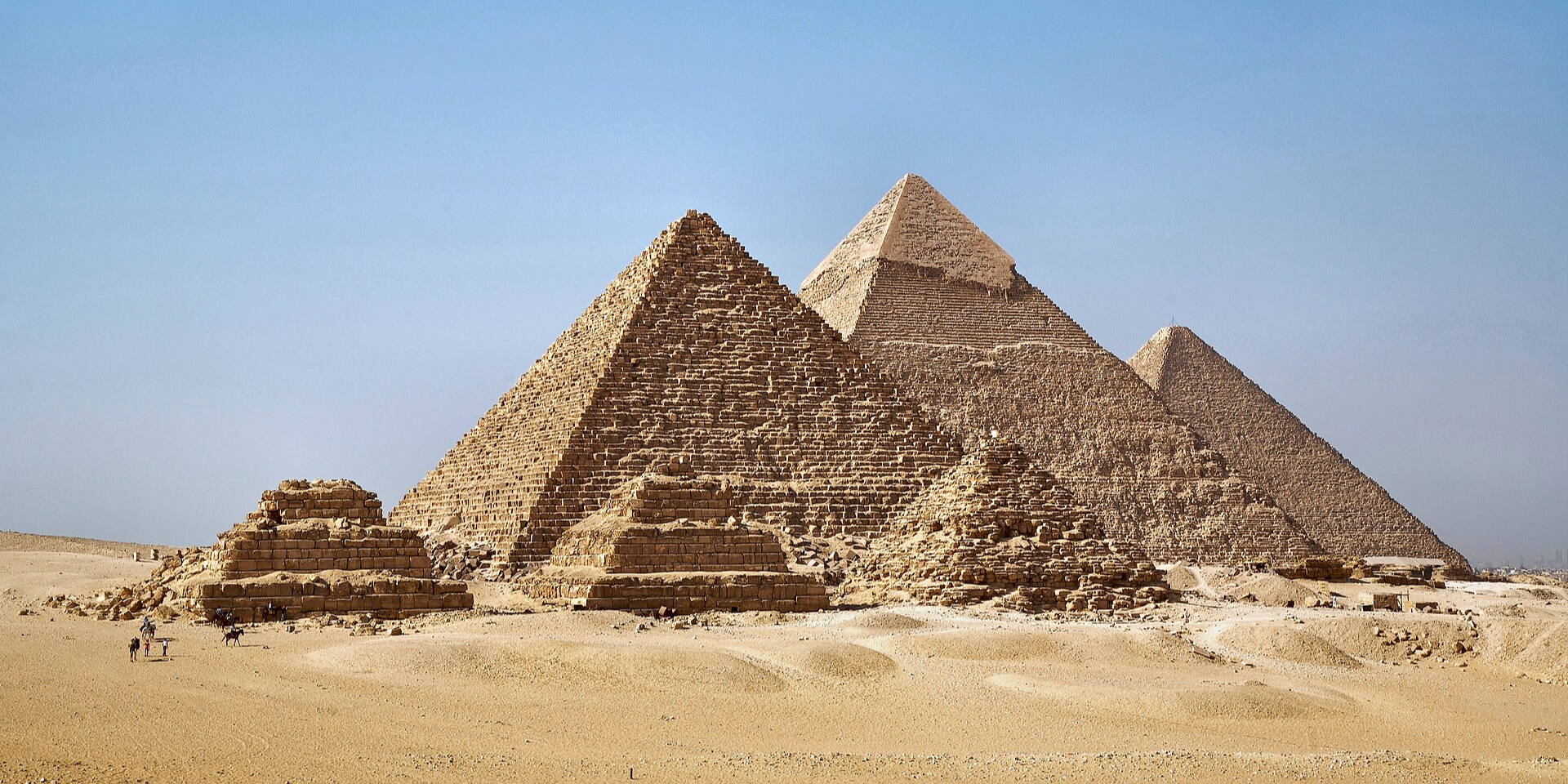 Неизвестные коридоры фараона. Ученые обнаружили скрытые пустоты под восточным фасадом пирамиды Менкаура