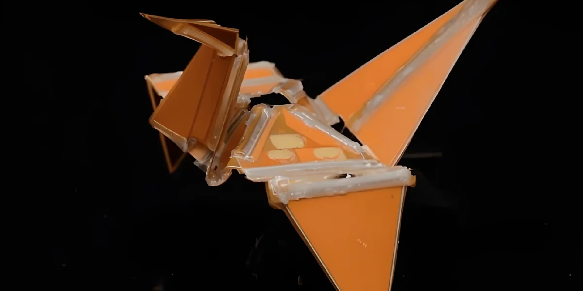 Робот из Принстона. Инженеры напечатали оригами-журавля, который машет крыльями по команде