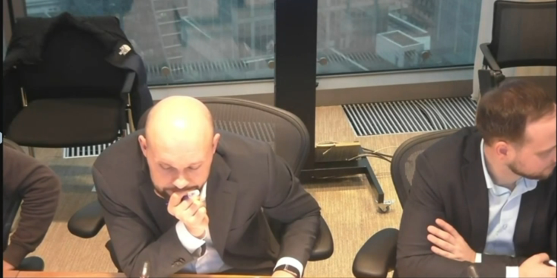 «Мы всегда на шаг впереди». Как украинскому пранкеру удалось попасть на закрытое российское совещание о дронах и зависимости от Китая