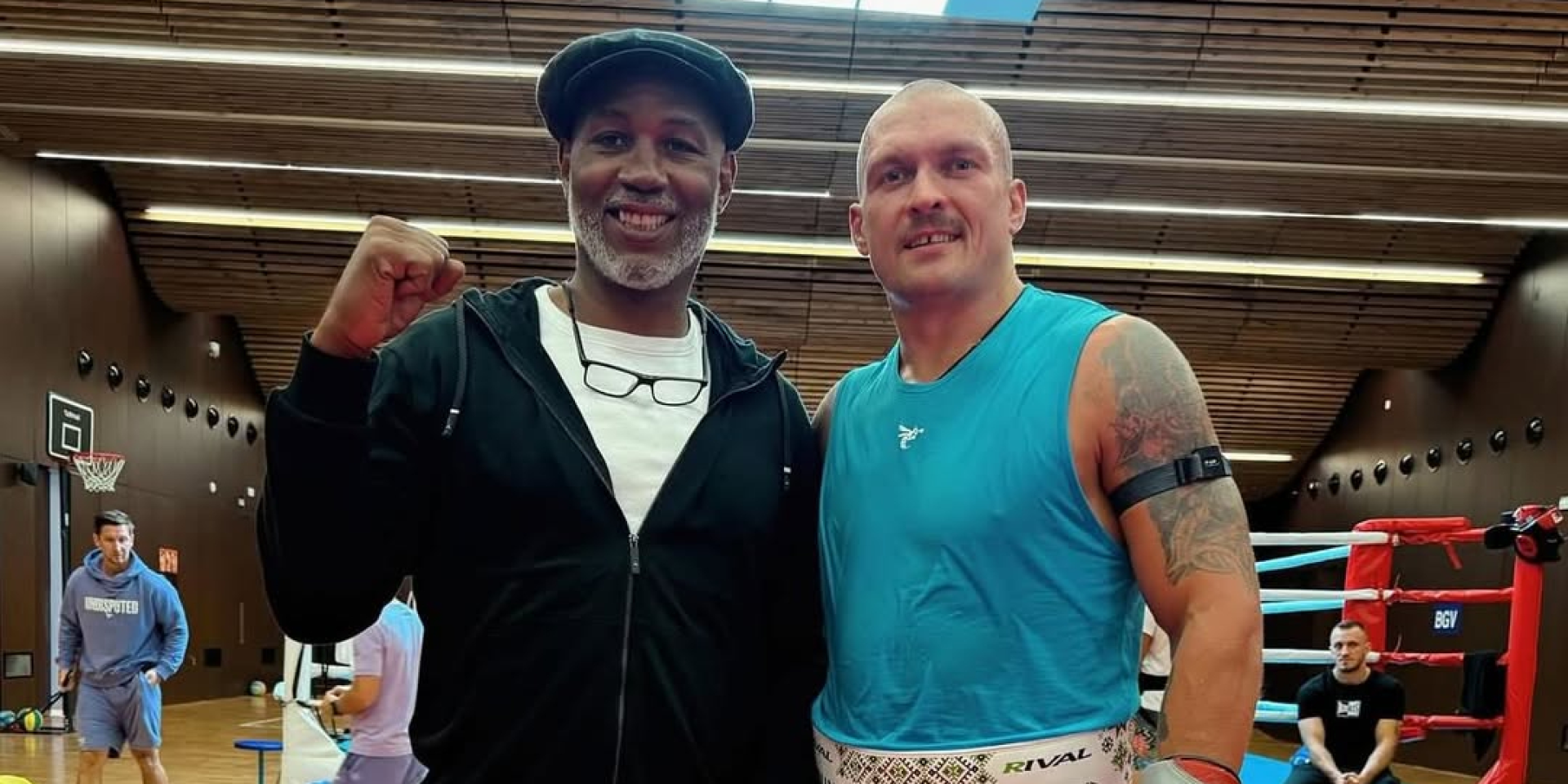 «Он прошел через самопожертвование». Усик получил признание от легендарного боксера перед боем с Верховеном