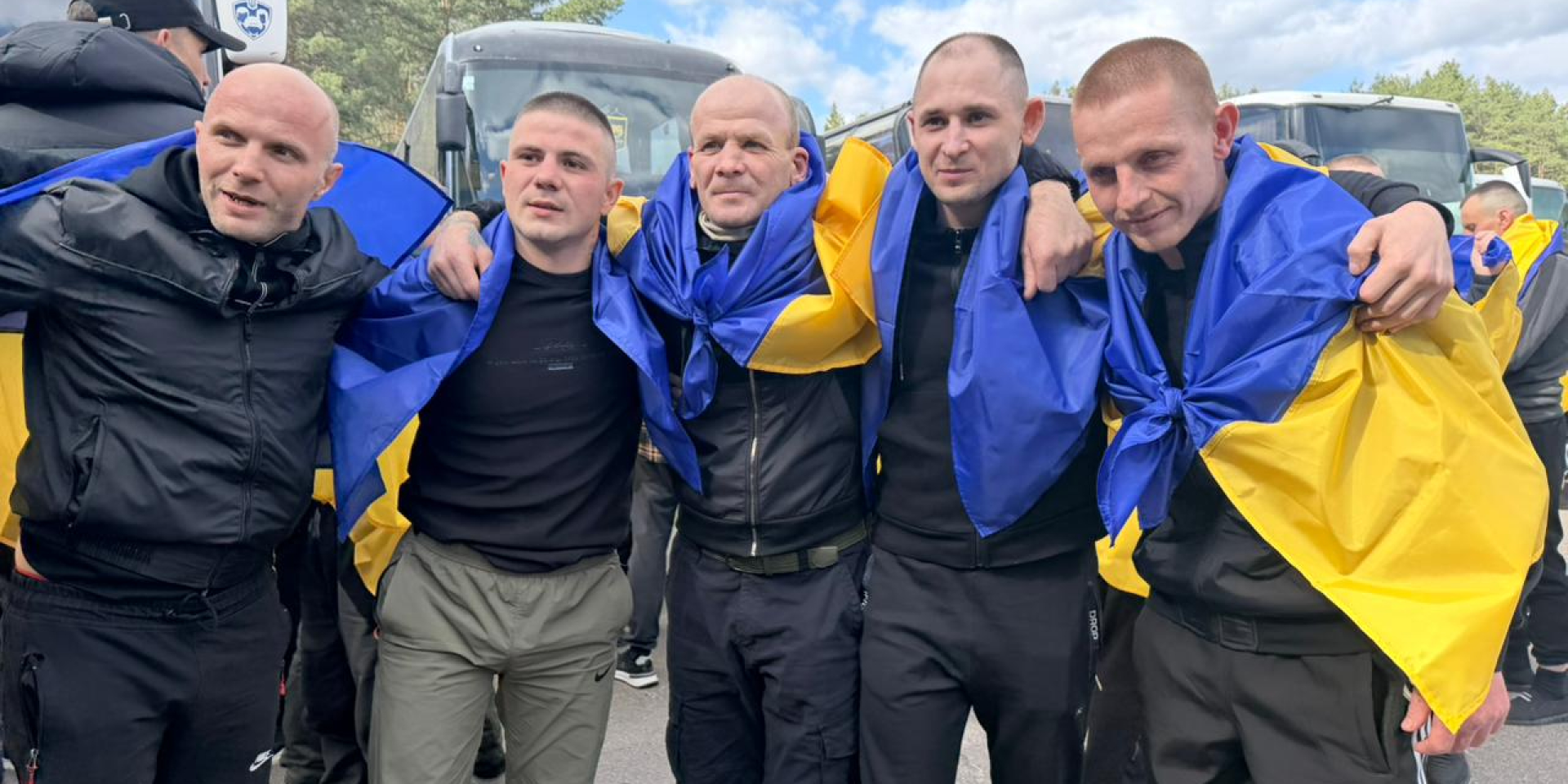 Второй этап Пасхального обмена. В Украину из российского плена вернули 193 военных — фото