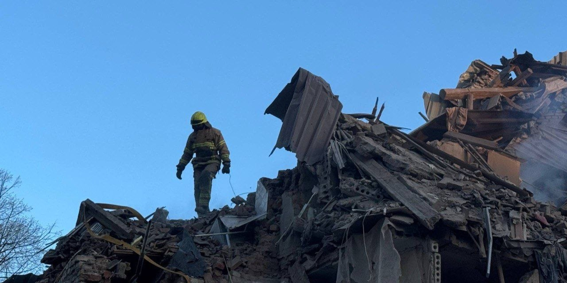 Одна из самых массовых атак на город: в Днепре двое погибших, под завалами разрушенного дома могут быть еще пять человек