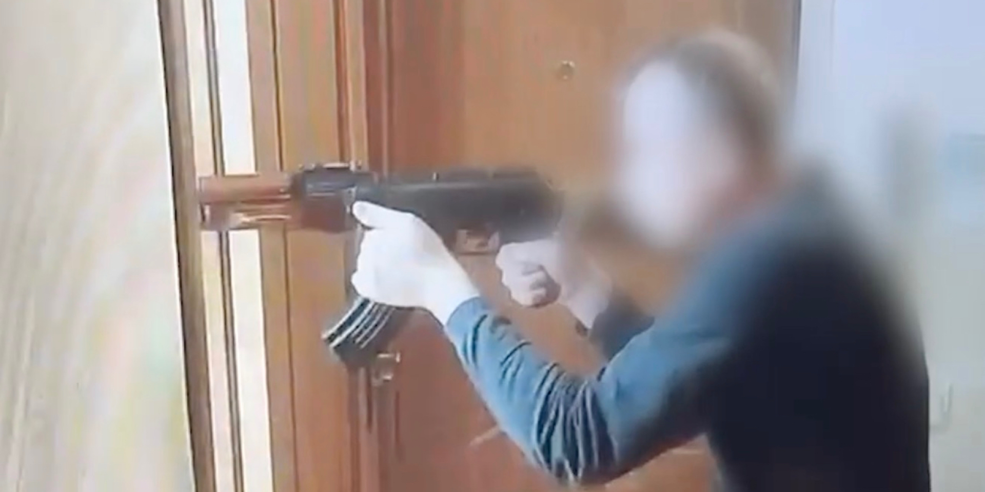 Называл людей «свиньями», которых «будет мочить». Прокуратура обнародовала видео и аудио с телефона стрелка, устроившего теракт в Киеве