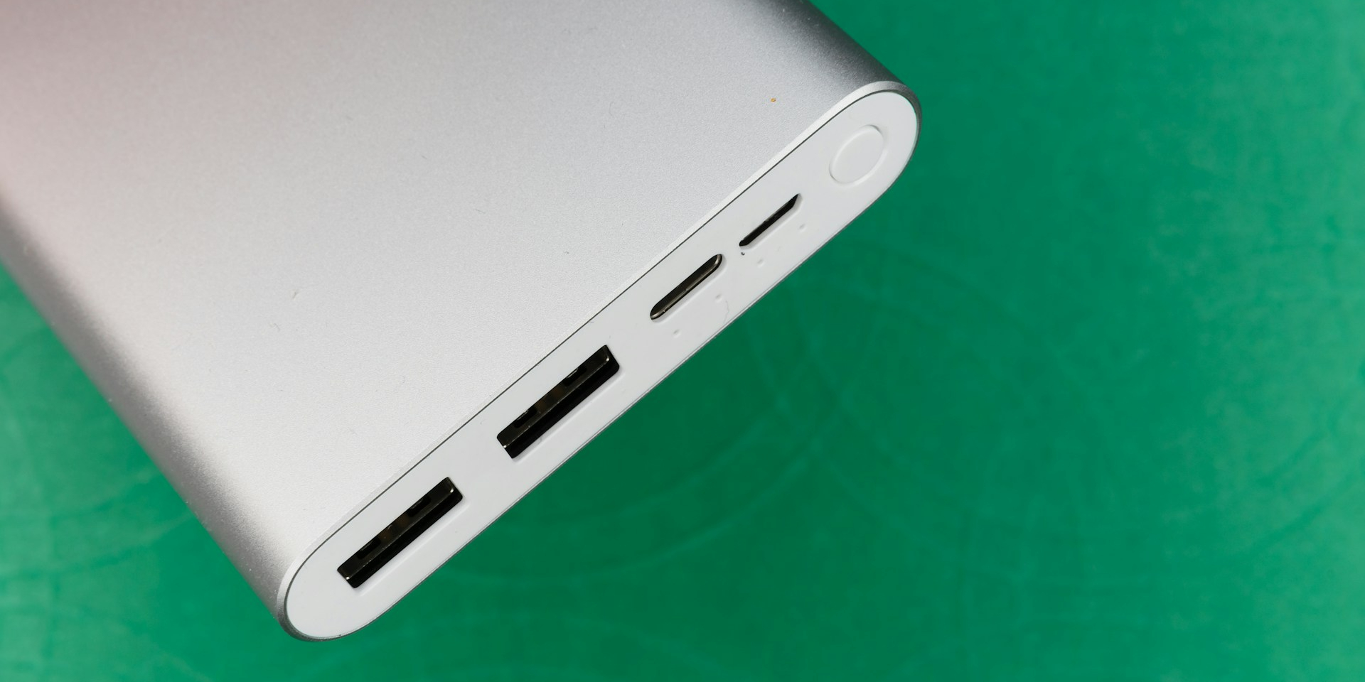 ТОП-3 повербанка не дороже 3 тысяч гривен прямо сейчас