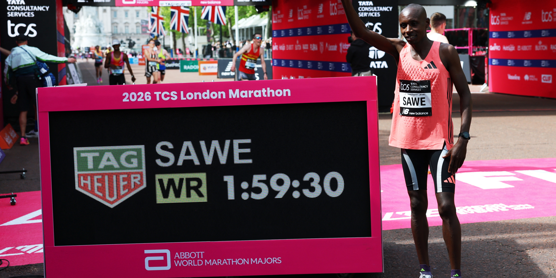 Впервые в истории марафон пробежали быстрее двух часов