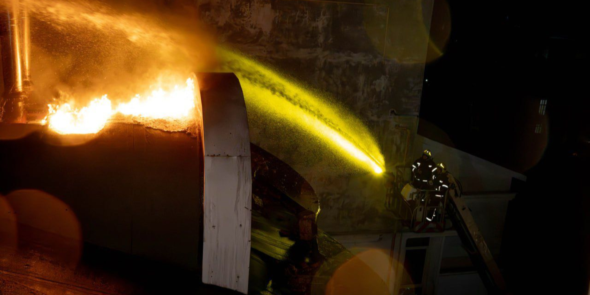 Массированный удар дронами по Одессе. Огонь охватил сооружения фуникулера, спасатели показали последствия атаки — фото