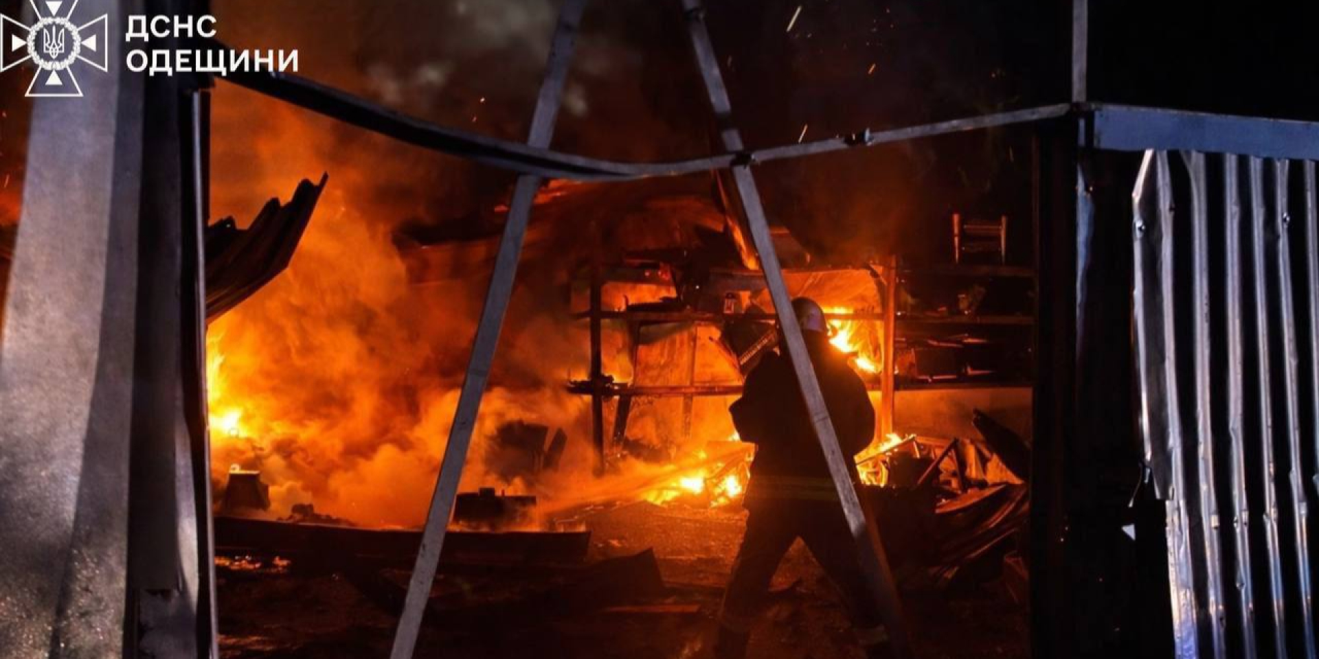 Поврежден энергообъект и гражданское судно. Россия снова атаковала порты Большой Одессы