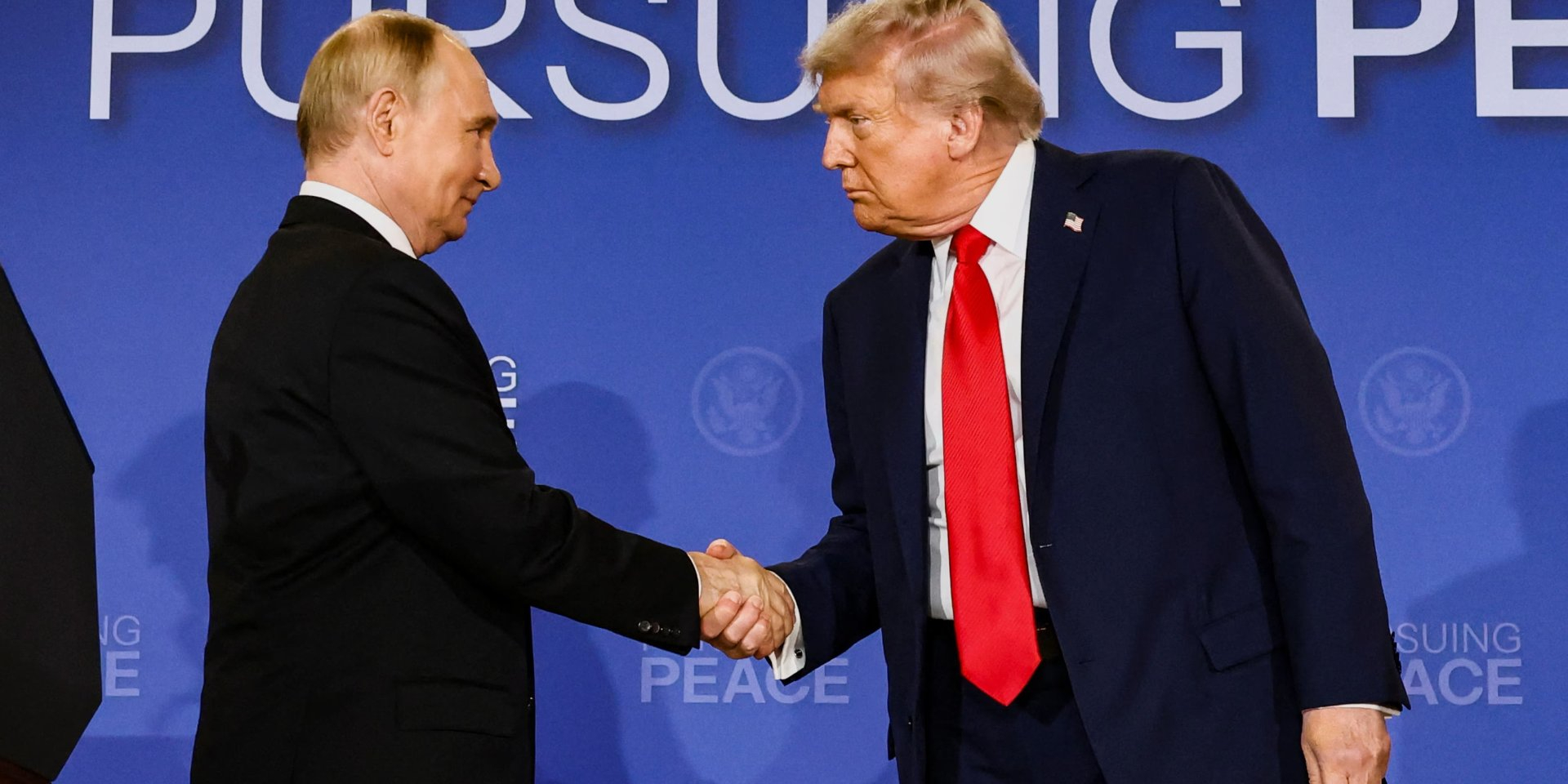 В Кремле отреагировали на слова Трампа о его разговорах с Путиным