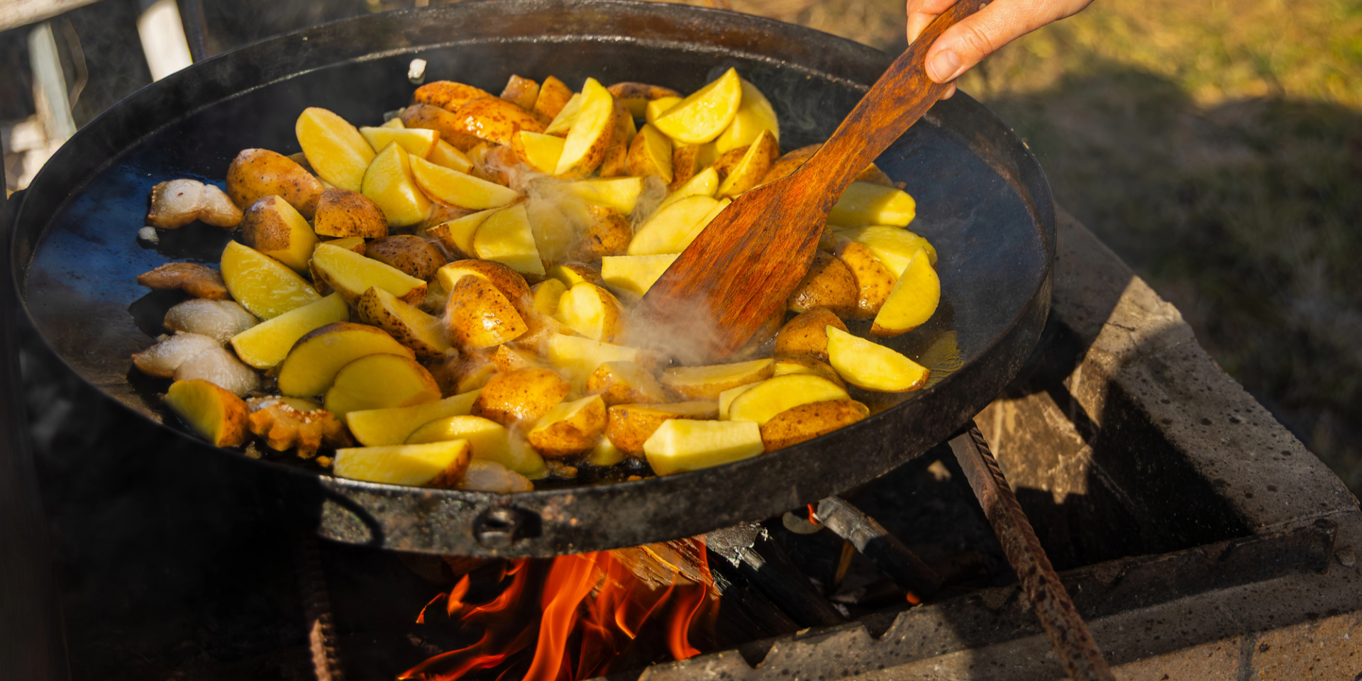 На гриле, в казане и сковороде. Семь рецептов оригинальных весенних альтернатив шашлыку для приготовления на природе
