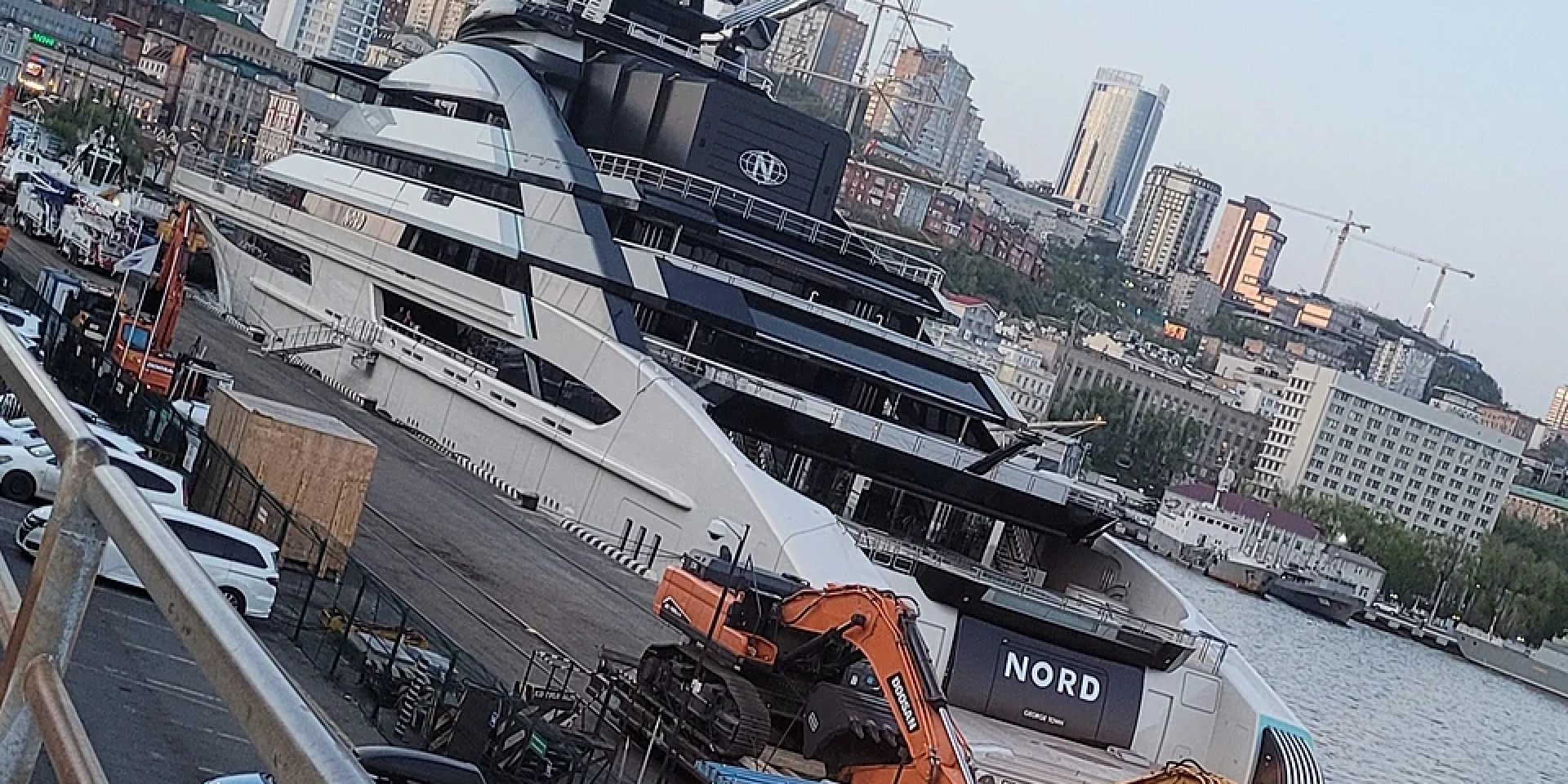 Iran allows a top Russian billionaire's yacht to pass through Strait of Hormus